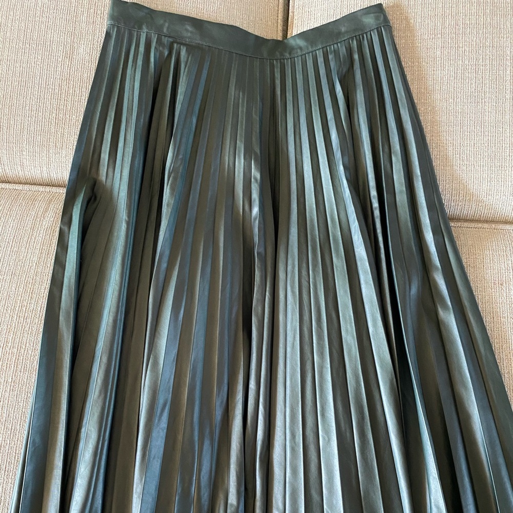 Pleated skirt
